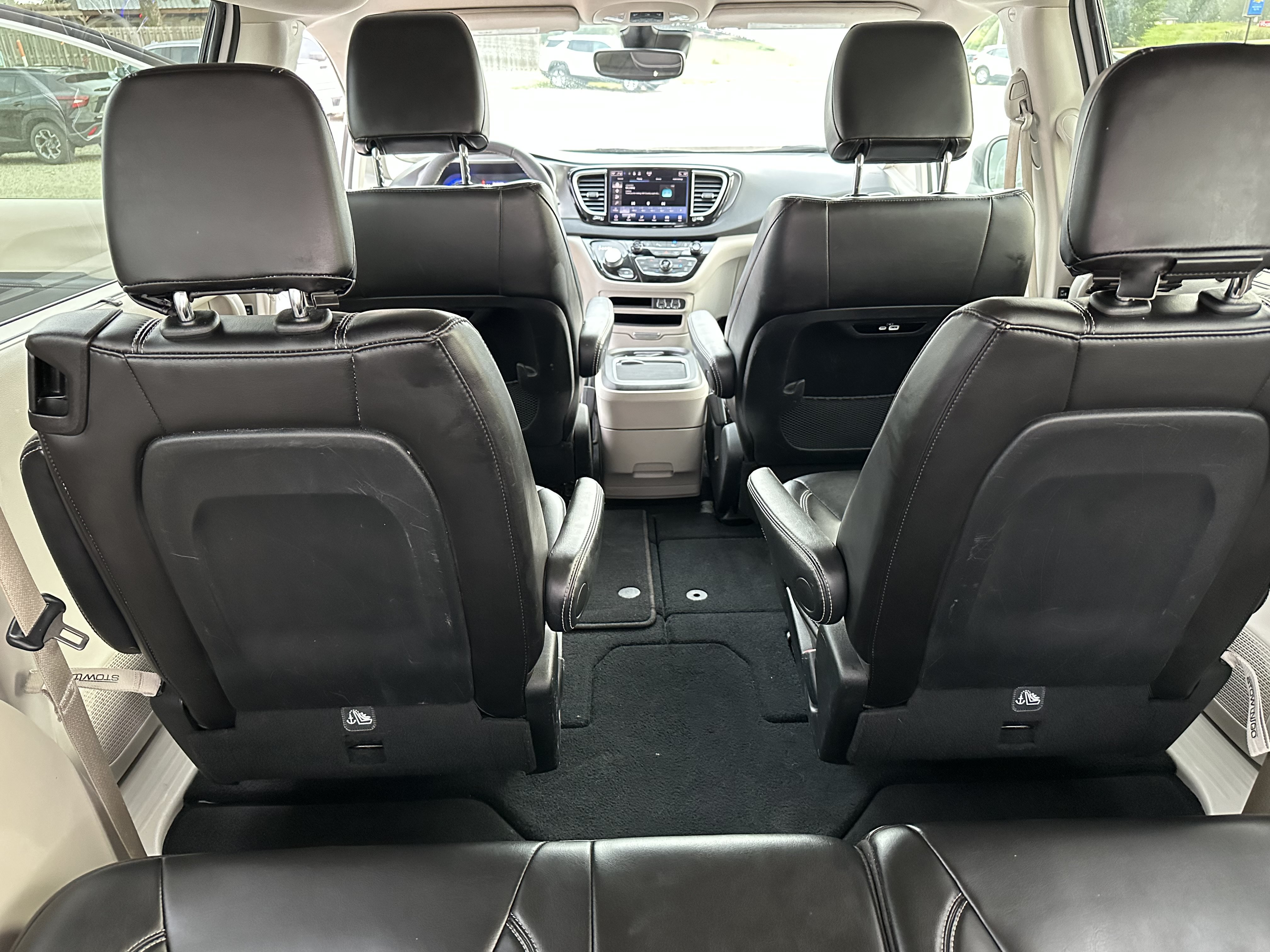 Used 2023 Chrysler Pacifica Touring-L FWD image 27