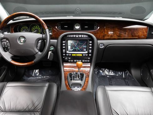 Used 2005 Jaguar XJ8 RWD image 68