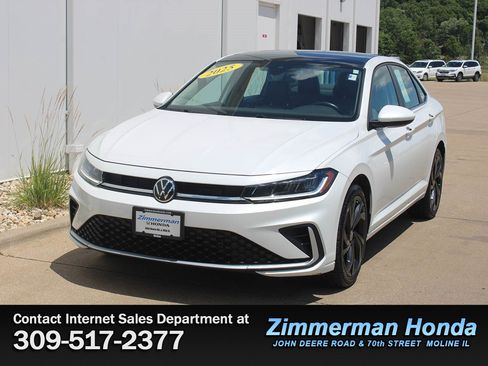 Used 2025 Volkswagen Jetta SE w/ Sunroof Package FWD image 24