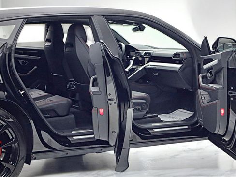 Used 2024 Lamborghini Urus S image 16