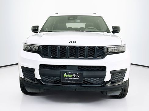 Used 2024 Jeep Grand Cherokee L Laredo image 2