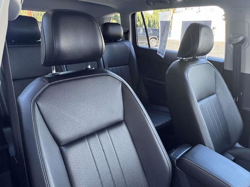 Used 2024 Volkswagen Tiguan SE w/ Panoramic Sunroof Package image 31