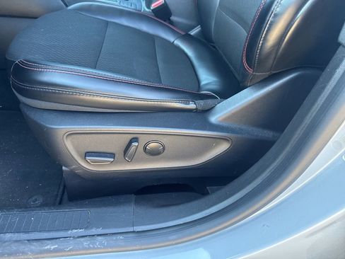 Used 2025 Ford Escape ST-Line image 18