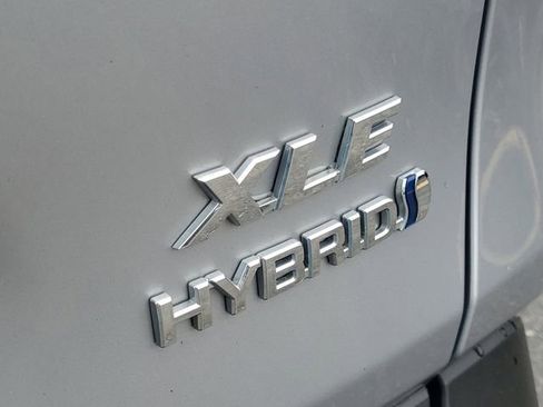 Used 2020 Toyota RAV4 XLE image 9