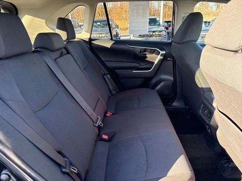 Used 2022 Toyota RAV4 LE image 12