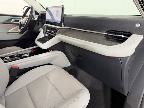 Used 2025 Ford Explorer Platinum w/ Ultimate Package image 33