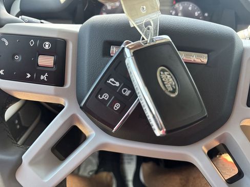 Used 2024 Land Rover Defender 130 S image 30