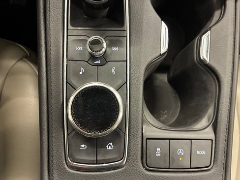 Used 2022 Cadillac XT4 Luxury w/ Cold Weather Package AWD/4WD image 23