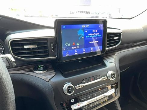 Used 2020 Ford Explorer Limited image 24