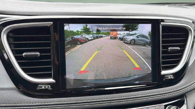 Used 2026 Chrysler Pacifica Limited w/ S Appearance Package FWD image 27