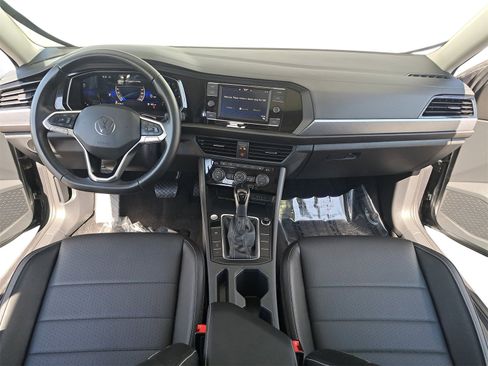 Used 2023 Volkswagen Jetta SE w/ Panoramic Sunroof Package image 9