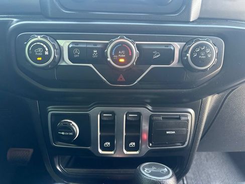 Used 2020 Jeep Wrangler Sport AWD/4WD image 22
