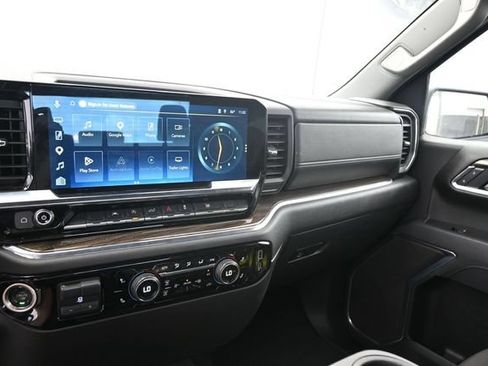 Used 2025 Chevrolet Silverado 1500 LT AWD/4WD image 21