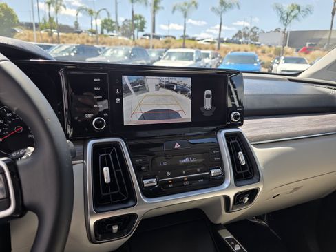 Used 2022 Kia Sorento EX w/ Panoramic Sunroof Package FWD image 15