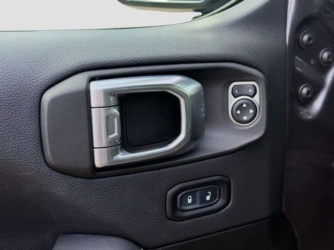 Used 2022 Jeep Wrangler Unlimited Sahara w/ LED Lighting Group AWD/4WD image 21