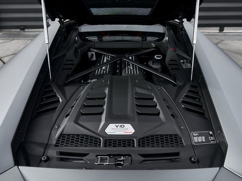 Used 2023 Lamborghini Huracan EVO image 25