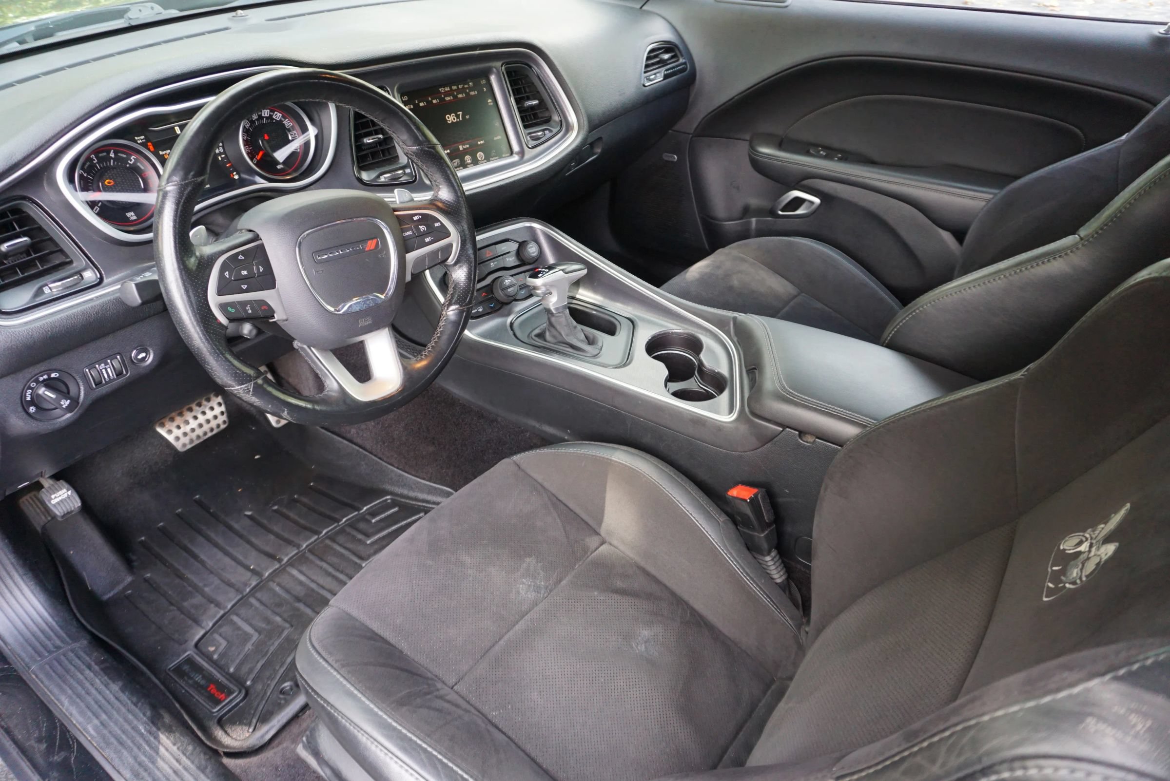Used 2016 Dodge Challenger R/T Scat Pack w/ Leather Interior Group RWD image 17
