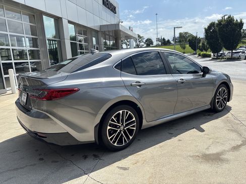 Used 2025 Toyota Camry XLE FWD image 6