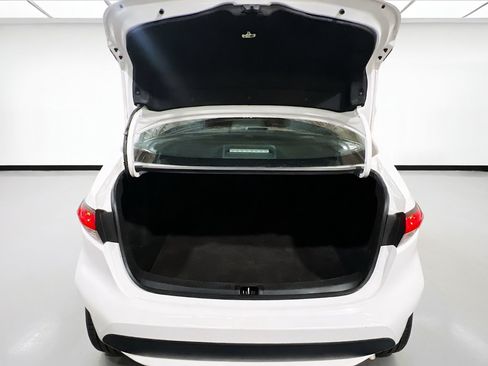 Used 2021 Toyota Corolla LE FWD image 17