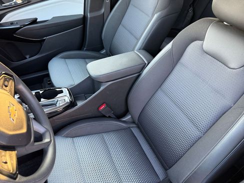 Used 2025 Chevrolet Trax LT image 36