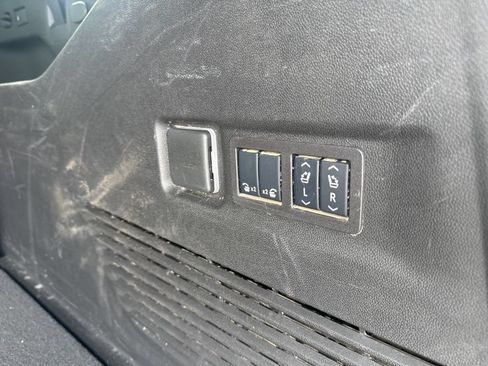 Used 2025 Chevrolet Suburban High Country AWD/4WD image 18