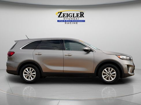 Used 2019 Kia Sorento FWD V6 image 8