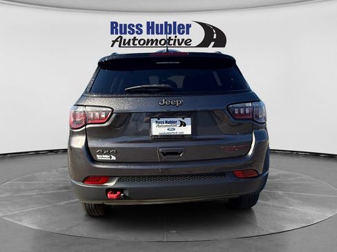 Used 2022 Jeep Compass Trailhawk w/ Trailhawk Convenience Group AWD/4WD image 4