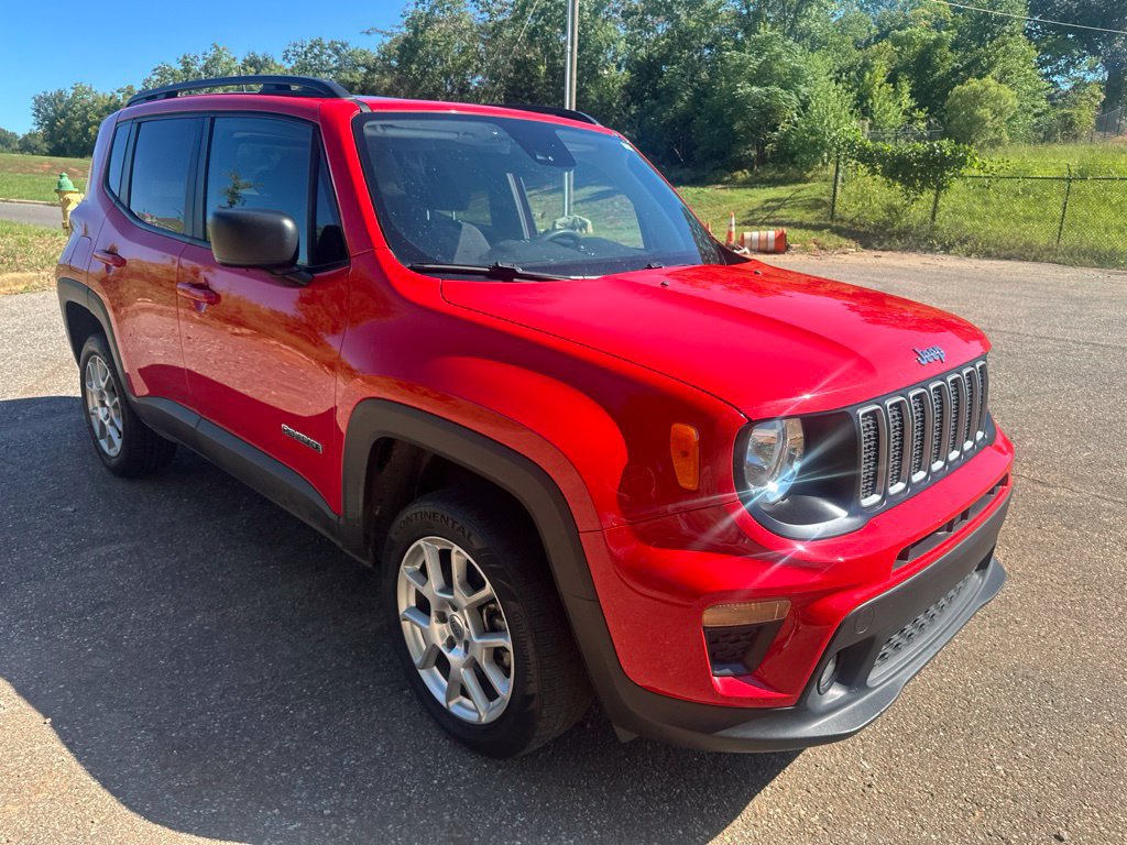 Certified 2022 Jeep Renegade Latitude w/ Sun/Sound Group AWD/4WD image 5