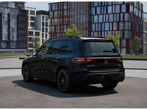 Used 2024 Mercedes-Benz EQB 300 4MATIC image 28