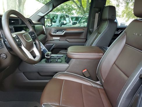 Used 2025 GMC Sierra 1500 Denali w/ Denali Reserve Package AWD/4WD image 19