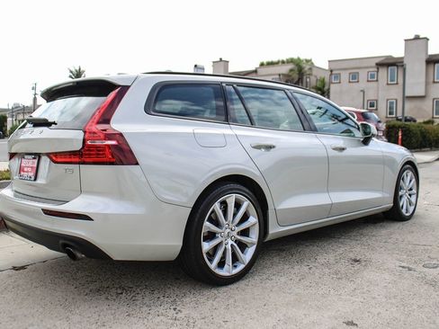 Used 2020 Volvo V60 T5 Momentum w/ Protection Package Premier image 6