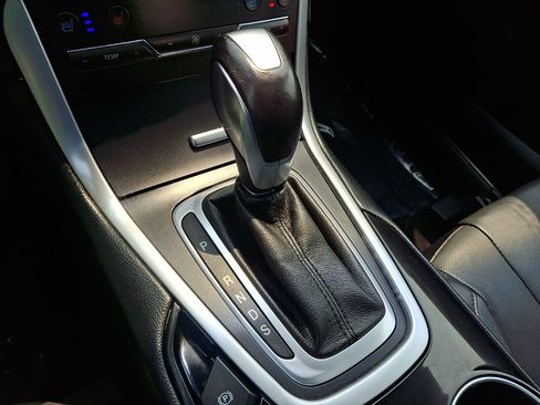 Used 2018 Ford Edge Titanium w/ Equipment Group 301A AWD/4WD image 17