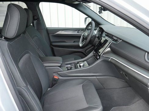 New 2026 Jeep Grand Cherokee L Laredo image 28