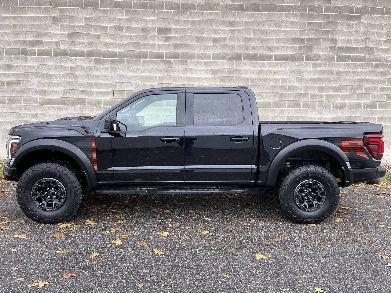 Used 2025 Ford F150 Raptor w/ Equipment Group 803A Raptor R AWD/4WD image 11