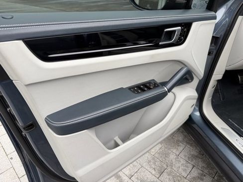 Used 2019 Porsche Cayenne S image 9