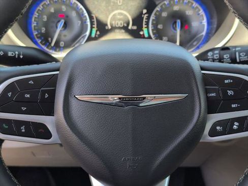 Certified 2023 Chrysler Pacifica Touring-L FWD image 16