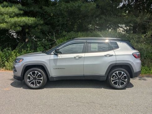 Certified 2022 Jeep Compass Limited w/ Sun and Sound Group AWD/4WD image 9