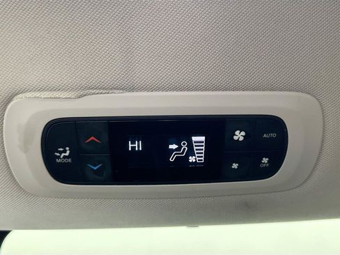 Used 2022 Chrysler Pacifica Touring-L FWD image 24