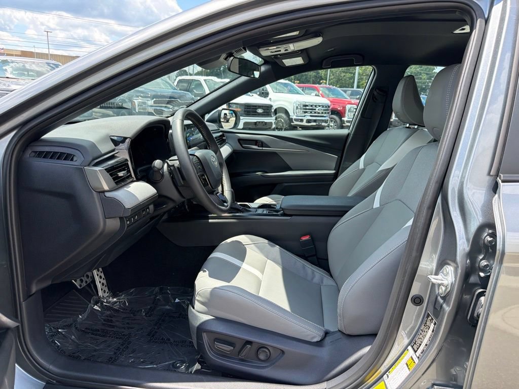 Used 2026 Toyota Camry SE FWD image 11