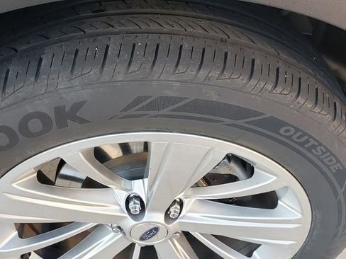 Used 2019 Ford Explorer Limited w/ Ford Safe & Smart Package image 12