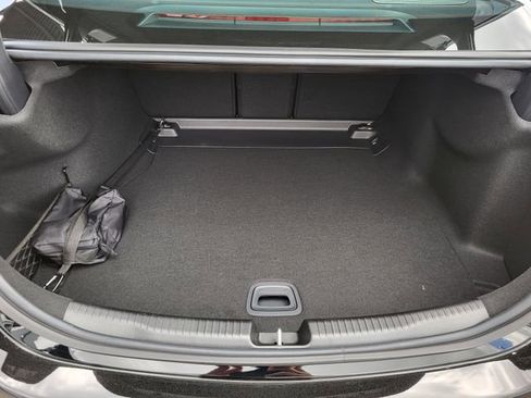 Used 2025 Mercedes-Benz C 300 4MATIC Sedan image 9