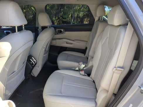 Used 2023 Kia Sorento SX image 18