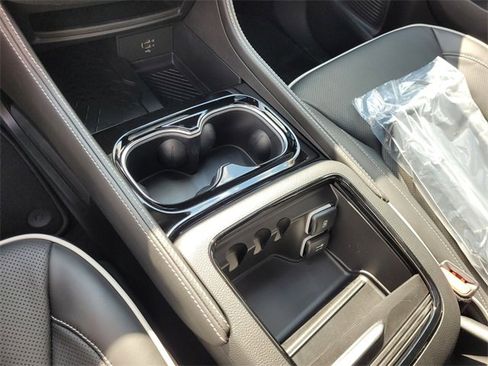 New 2026 Chrysler Pacifica Limited image 27