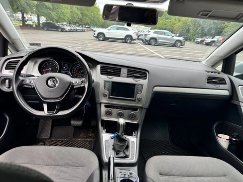 Used 2017 Volkswagen Golf SportWagen FWD image 11