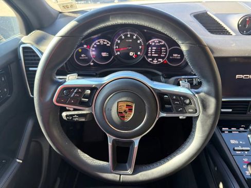 Used 2022 Porsche Cayenne Platinum Edition image 16
