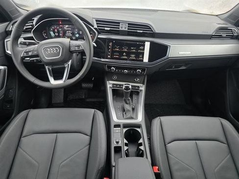 New 2025 Audi Q3 2.0T Premium image 9