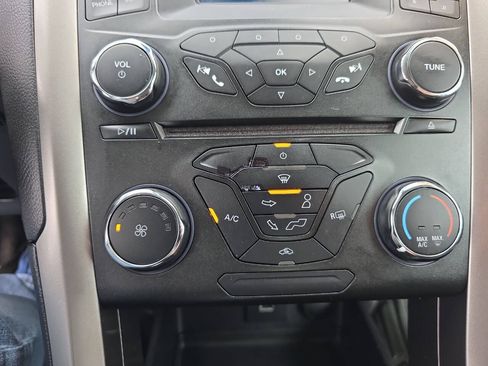 Used 2018 Ford Fusion SE FWD image 13