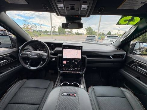 Used 2025 GMC Yukon AT4 AWD/4WD image 14