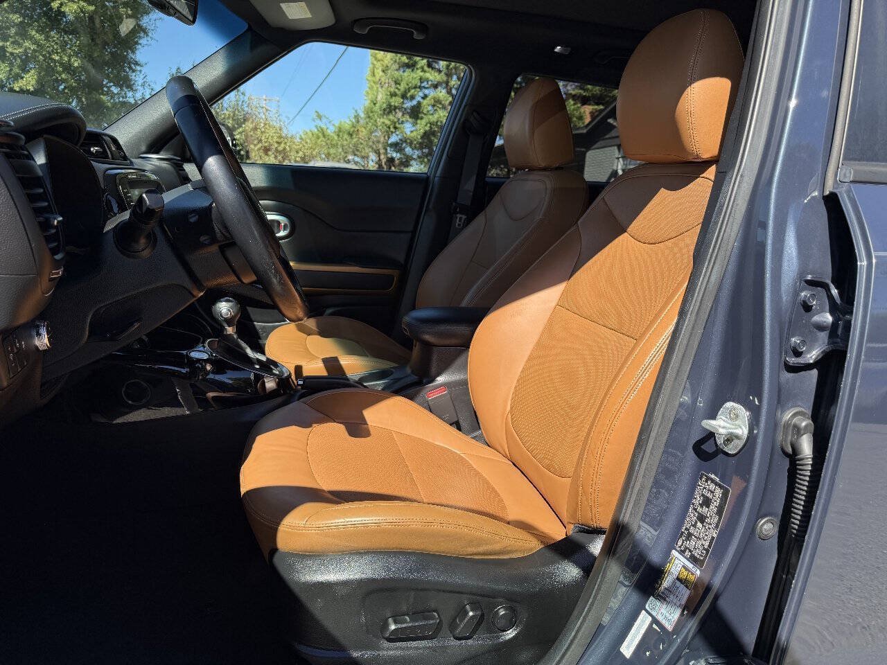 Used 2015 Kia Soul ! w/ Sun & Sound Package FWD image 9