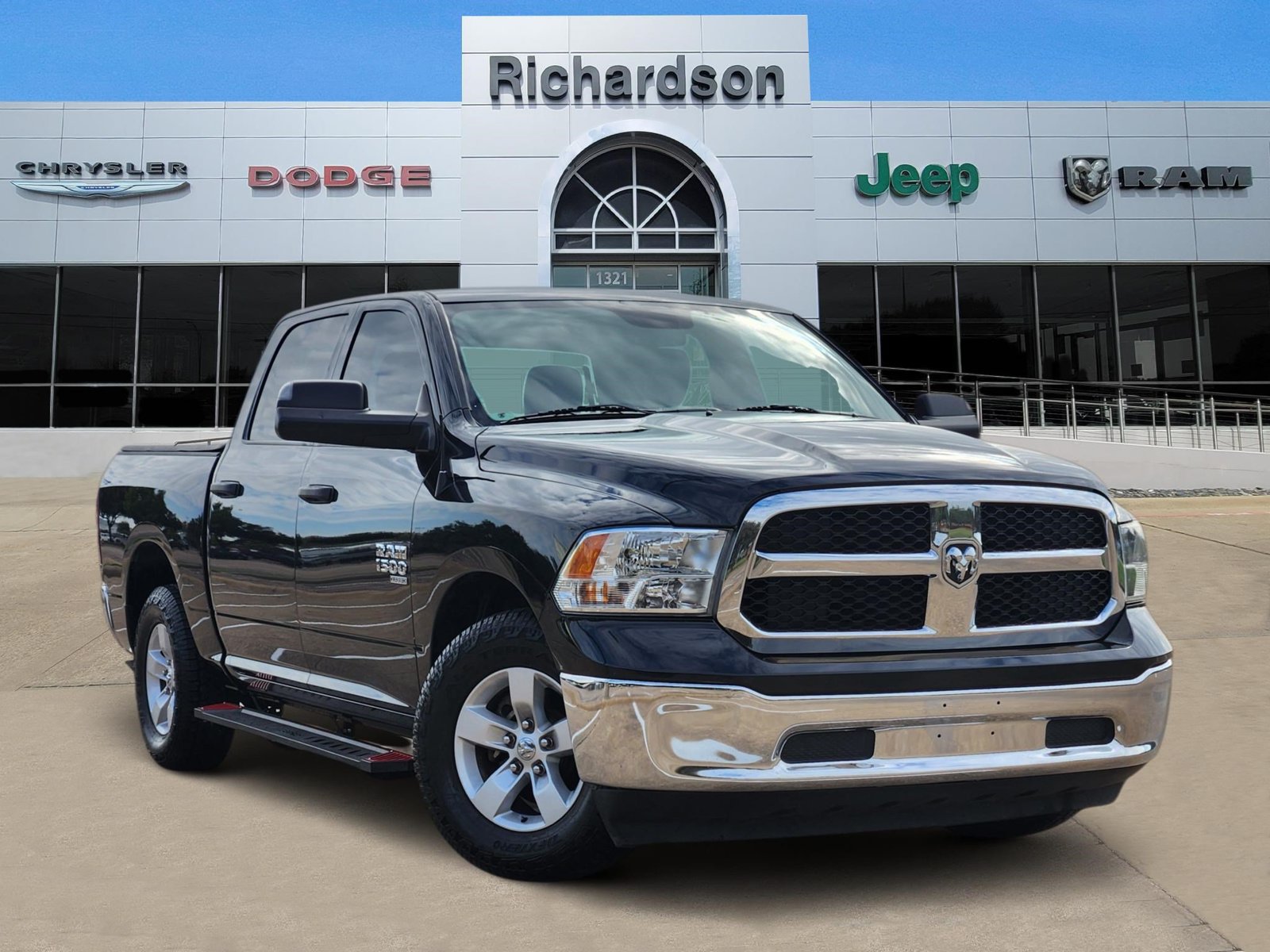 Used 2022 RAM 1500 Classic SLT w/ Trailer & Traction Group RWD image 1